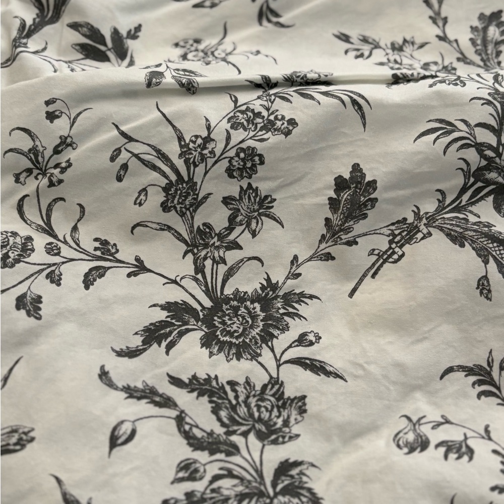 NWOT King Floral Black and White Duvet Cover & 2 Shams
